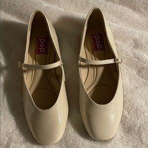 Pop Comfort Fit women’s size 6M cream-colored Mary Jane shoes-NWOT